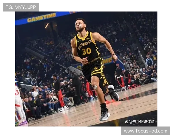 库里通过无球跑位牵制防守并以高效三分投射拉开球队进攻空间