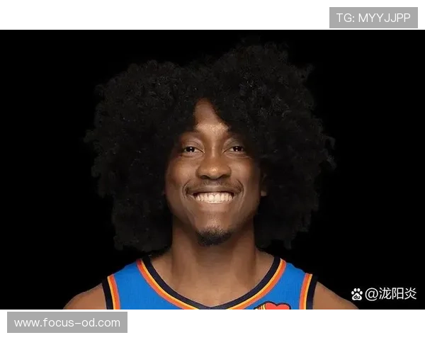 杰伦·威廉姆斯无球跑动制造错位，拉开雷霆进攻空间