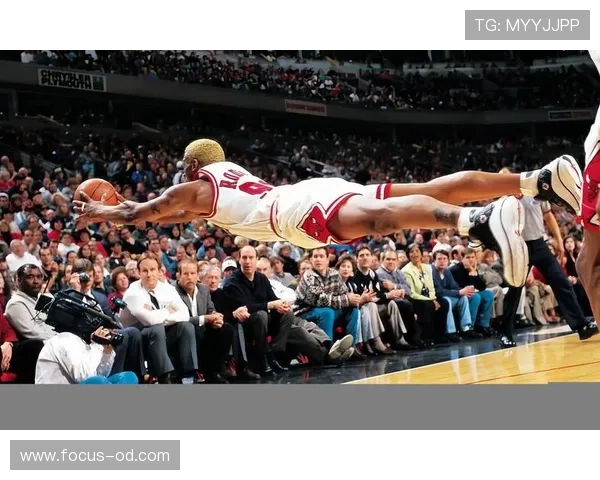 罗德曼防守对位安东尼突显篮板主导力拉开队伍优势